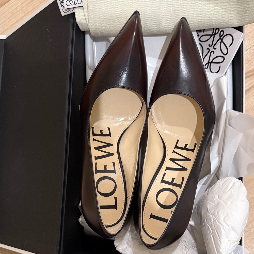 AUTHENTIC - Loewe Comic Classic leather pumps - Size 35